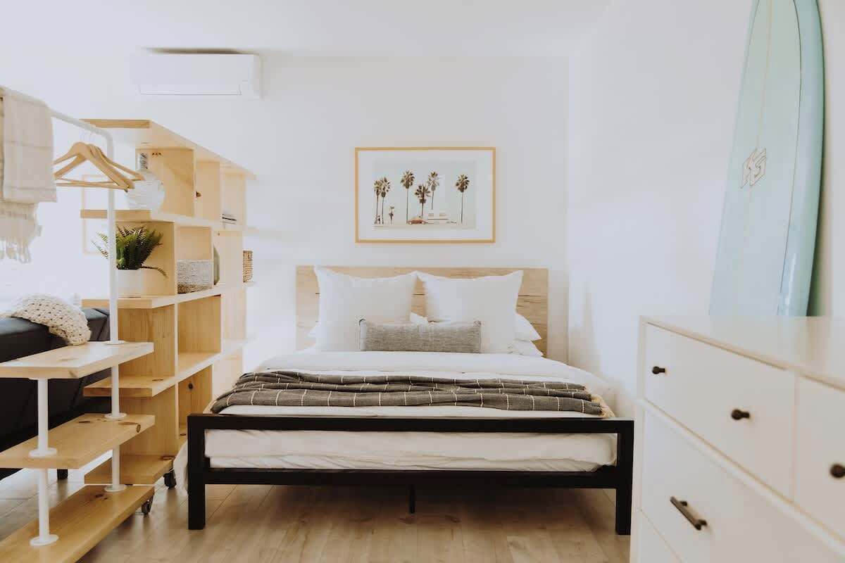 Iron/ironing board, travel cot, WiFi, bed sheets