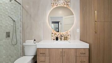 Shower, hair dryer, towels, shampoo