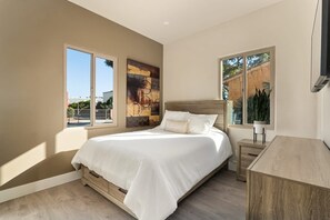 2 bedrooms, iron/ironing board, WiFi, bed sheets - Modern Elegance in Banker's Hill San Diego (San Diego)