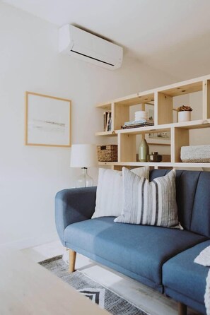 TV, offices - Designed, Renovated Spacious Solana Surf Loft! (Solana Beach)