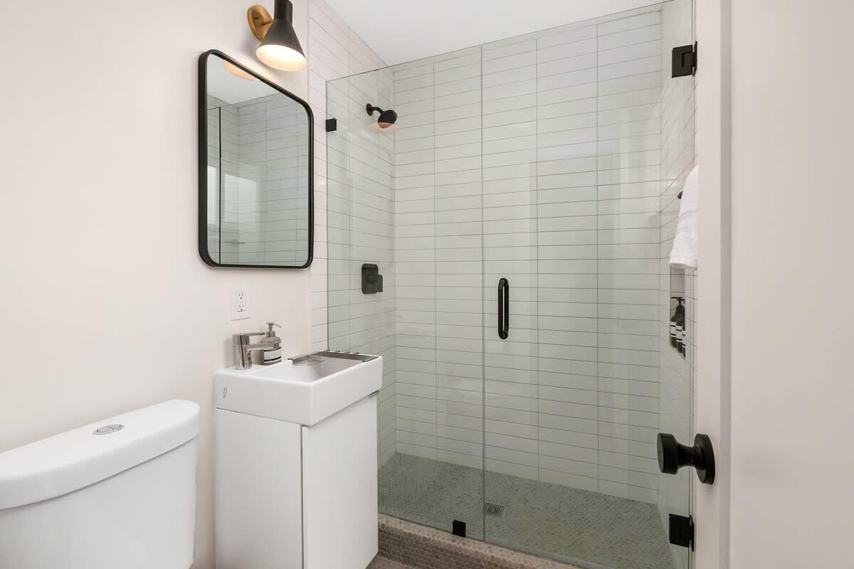 Shower, hair dryer, towels, shampoo