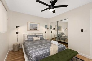 1 bedroom, iron/ironing board, WiFi, bed sheets - Beachside Bliss! Entire Mission Beach Apartment (San Diego)