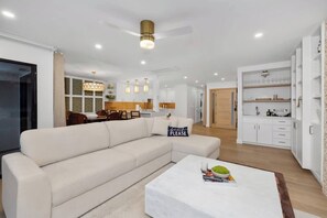 TV, offices - Oceanfront Luxury Living | Direct Beach Access (Solana Beach)