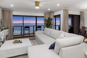 TV, offices - Oceanfront Luxury Living | Direct Beach Access (Solana Beach)