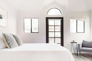 3 bedrooms, iron/ironing board, WiFi, bed sheets - Ocean Beach Retreat | 3BR Spanish‑Style Home - Steps to Santa Cruz Cove (San Diego)
