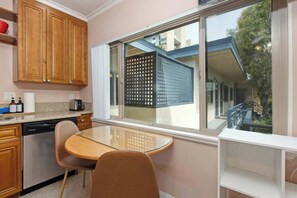 Dining - PB Local Living Beach Access Less Than a Block (San Diego)