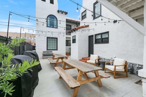 Modern Spanish Living in Prime Location Area