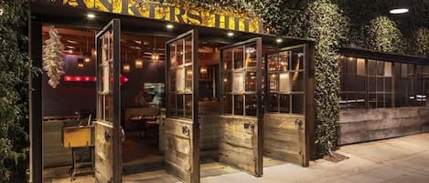 屋外ダイニングエリア