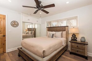 2 bedrooms, iron/ironing board, travel cot, WiFi - Entire 2Bd in Most Convenient San Diego Location (San Diego)