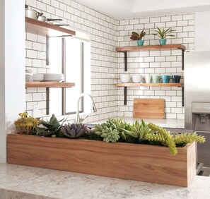 Fridge, microwave, oven, stovetop - Steps to Sunset Cliffs Beaches + Walk to OB (San Diego)