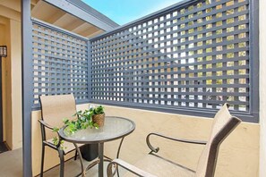 Terrace/patio - PB Apartment Right by the Beach with Parking!! (San Diego)
