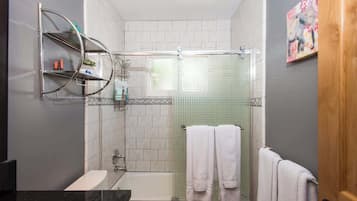 Shower, hair dryer, towels, shampoo