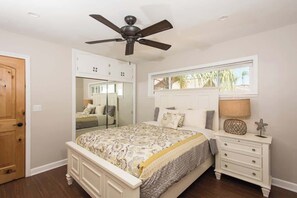 2 bedrooms, iron/ironing board, WiFi, bed sheets - Entire 2bd - Most Convenient Location of San Diego (San Diego)