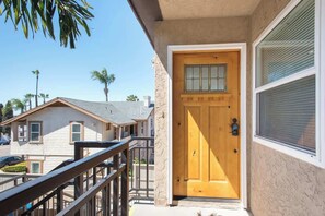 Property grounds - Entire 2bd - Most Convenient Location of San Diego (San Diego)