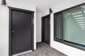 Interior - Coastal High-End 1BD in Beautiful Mission Beach (San Diego)