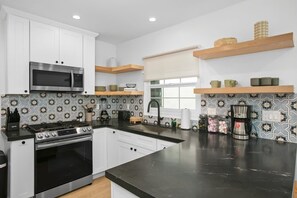Fridge, microwave, oven, stovetop - Modern High-End Hillcrest Apartment Retreat (San Diego)