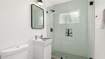 Shower, hair dryer, towels, shampoo