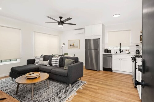 Mission Beach Stay: Easy Access & Parking Included