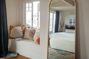 3 bedrooms, iron/ironing board, travel cot, WiFi - Historic 3BR Bungalow | Steps to La Jolla Cove (San Diego)