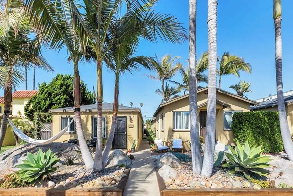 Exterior - Quiet, Comfortable Sunset Cliffs Ocean Beach Apartment – Walk to Beach! (San Diego)