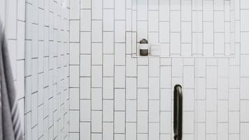 Shower, hair dryer, towels, shampoo