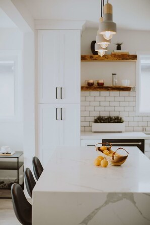 Dining - Ocean View Loft in Bird Rock La Jolla with Parking (San Diego)