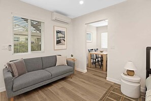 TV, offices - Walk to Everything in Ocean Beach! (San Diego)