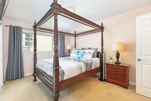 2 bedrooms, iron/ironing board, WiFi, bed sheets - Pacific Beach Apartment: Parking & Beach Access (San Diego)