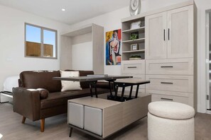 Interior - Chic Studio in Banker's Hill, Steps to Balboa Park (San Diego)
