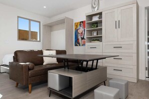 Interior - Chic Studio in Banker's Hill, Steps to Balboa Park (San Diego)