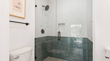 Shower, hair dryer, towels, shampoo