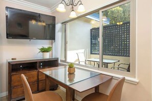Dining - PB Getaway Less Than Block to Beach Home (San Diego)