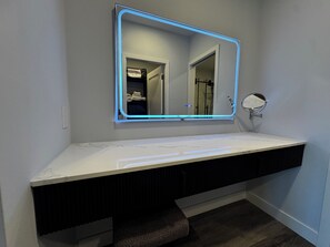 Bathroom - Modern, Beautiful Studio/ 1- and 3-bedroom suites (Freeport)