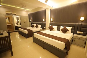 Neljän hengen perhehuone | Työpöytä