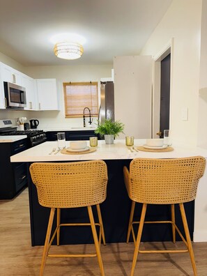 Fridge, microwave, oven, stovetop - Miami World Cup House Near Hard Rock Stadium • 5 Min to Beach (Hollywood)