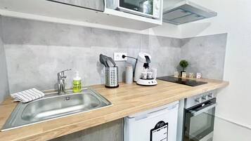 Estúdio luxo, banheiro privativo, vista para a cidade | Cozinha privada