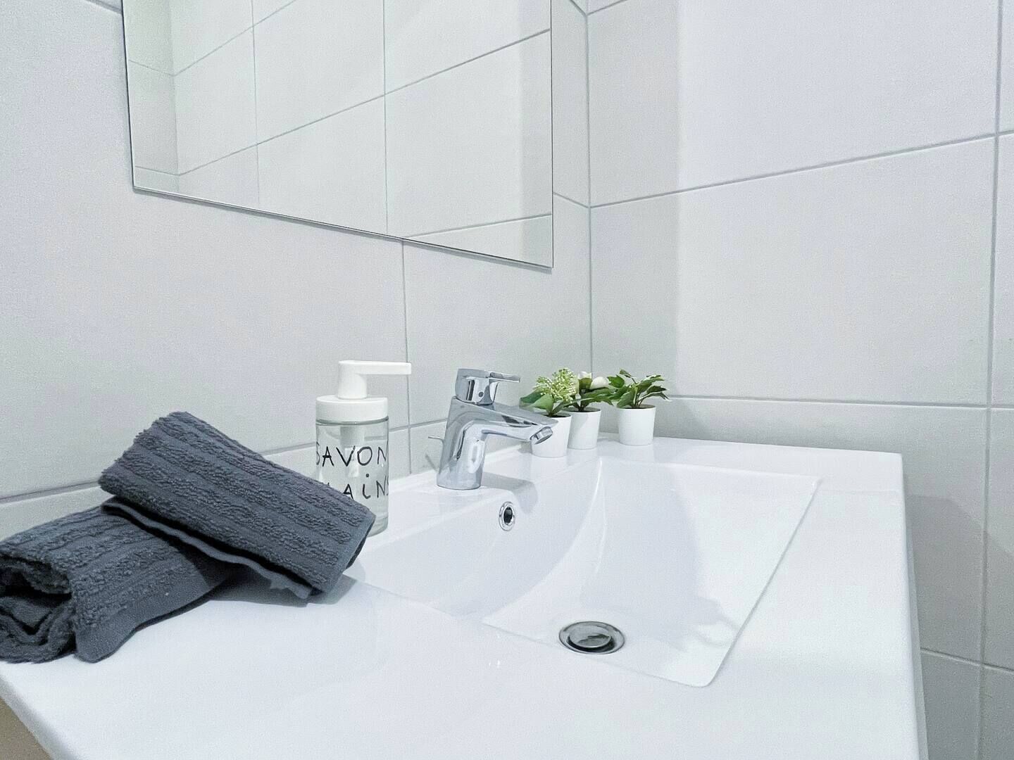 Deluxe Studio, Non Smoking, City View | Bathroom