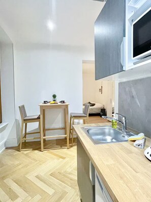 Deluxe Studio, Non Smoking, City View | Private kitchen - Studio - Centre Ville - Parking gratuit (Mulhouse)