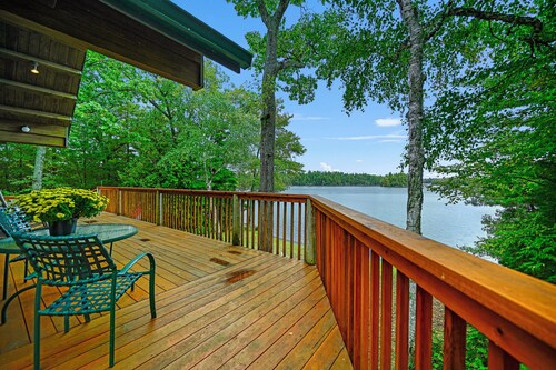 Private Family Island Retreat on Charleston Lake