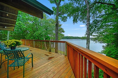 Lakeside Retreat on Private Island on Charleston Lake
