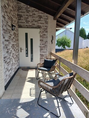 Terrace/patio - Cozy vacation apartment in Medebach Dreislar 15 km from Winterberg in the Sauerland (Medebach)