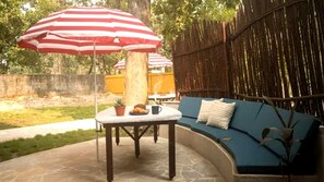 Outdoor dining - Signum Resort, Umaria - Bandhavgarh (Umaria)