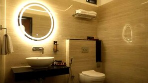 ฝักบัว, ของใช้ในห้องน้ำฟรี, ผ้าเช็ดตัว, สบู่