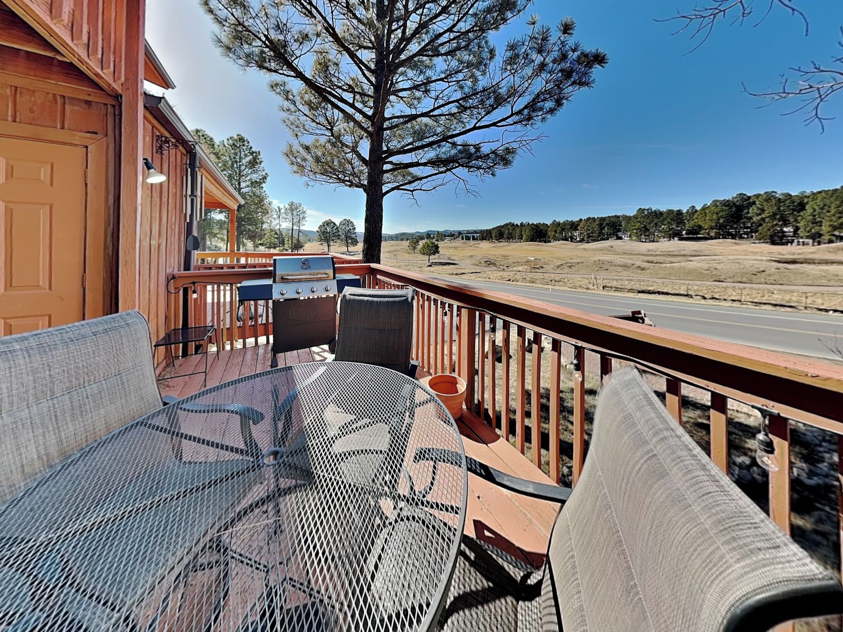 Condo (2 Bedrooms) | Front of property