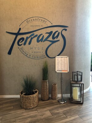 Lobby - Lyfe Resort 1 Br /1 Bath Steps from Beach & Beautiful OceanViews up to 4 guests (Hollywood)
