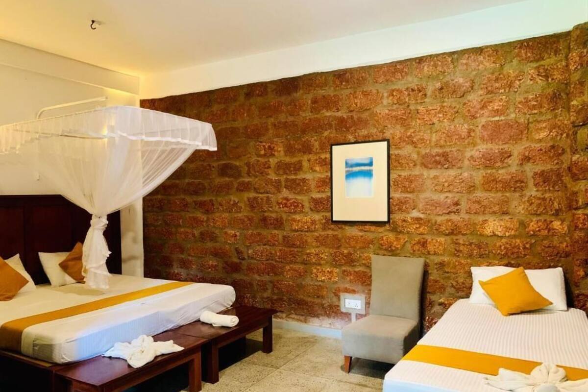 ห้องคอมฟอร์ทสำหรับสี่ท่าน, ระเบียง, วิวสวน | โต๊ะทำงาน, พื้นที่ทำงานแบบใช้แล็ปท็อป, เตารีด/โต๊ะรีดผ้า