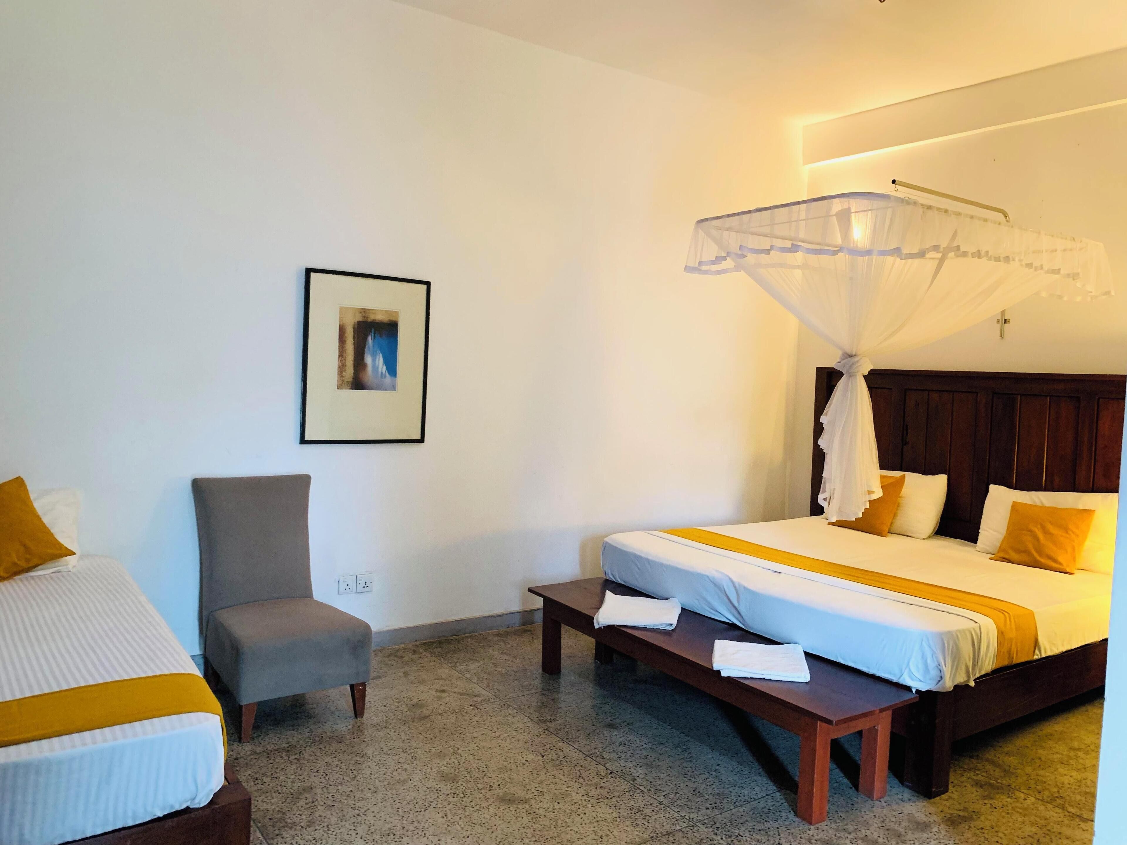 Familjerum - 4 sovrum - utsikt mot trädgården | Badrum | Dusch, gratis toalettartiklar, hårtork och handdukar