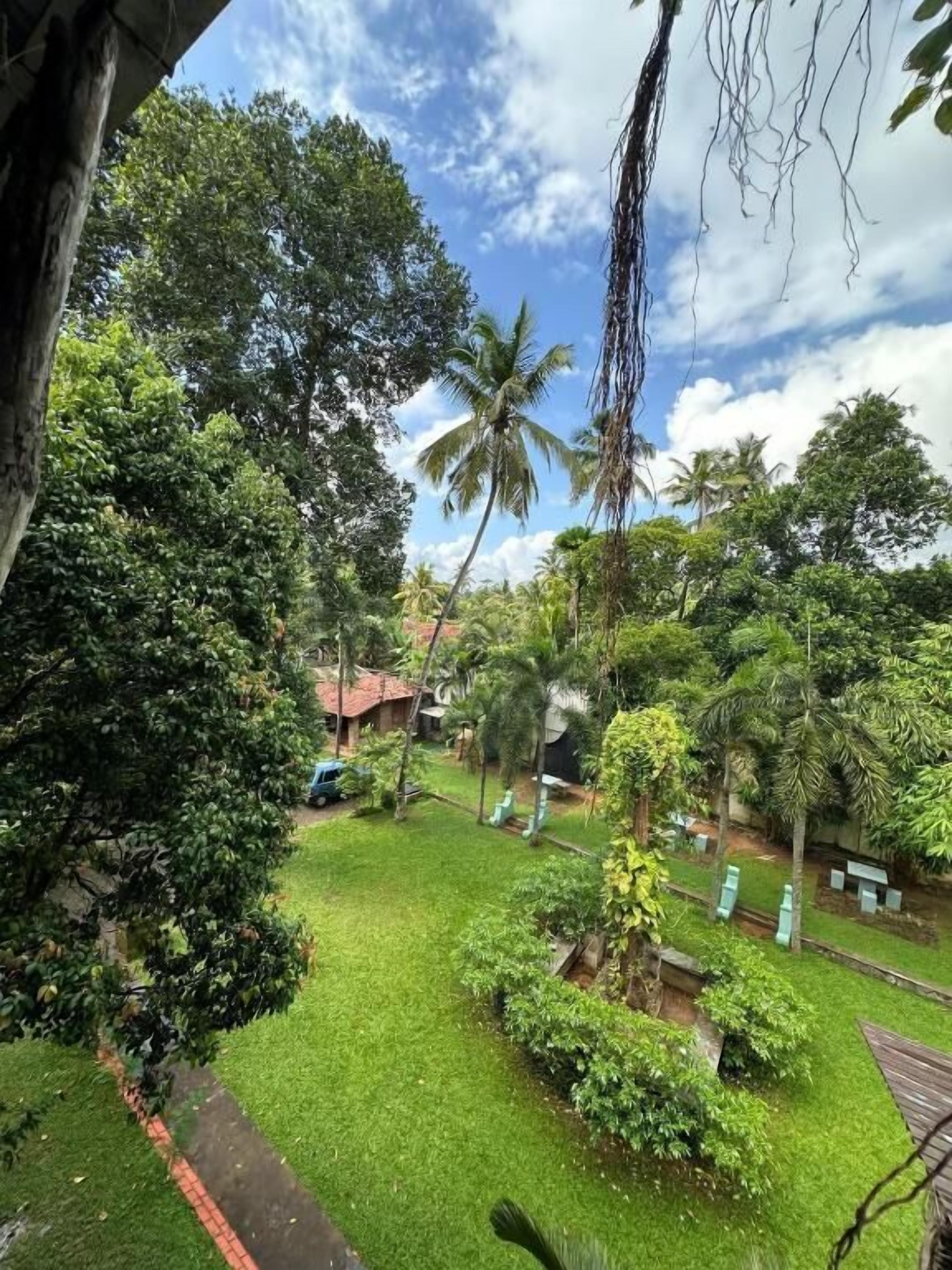Quarto triplo família, sacada, vista para o jardim | Área da propriedade