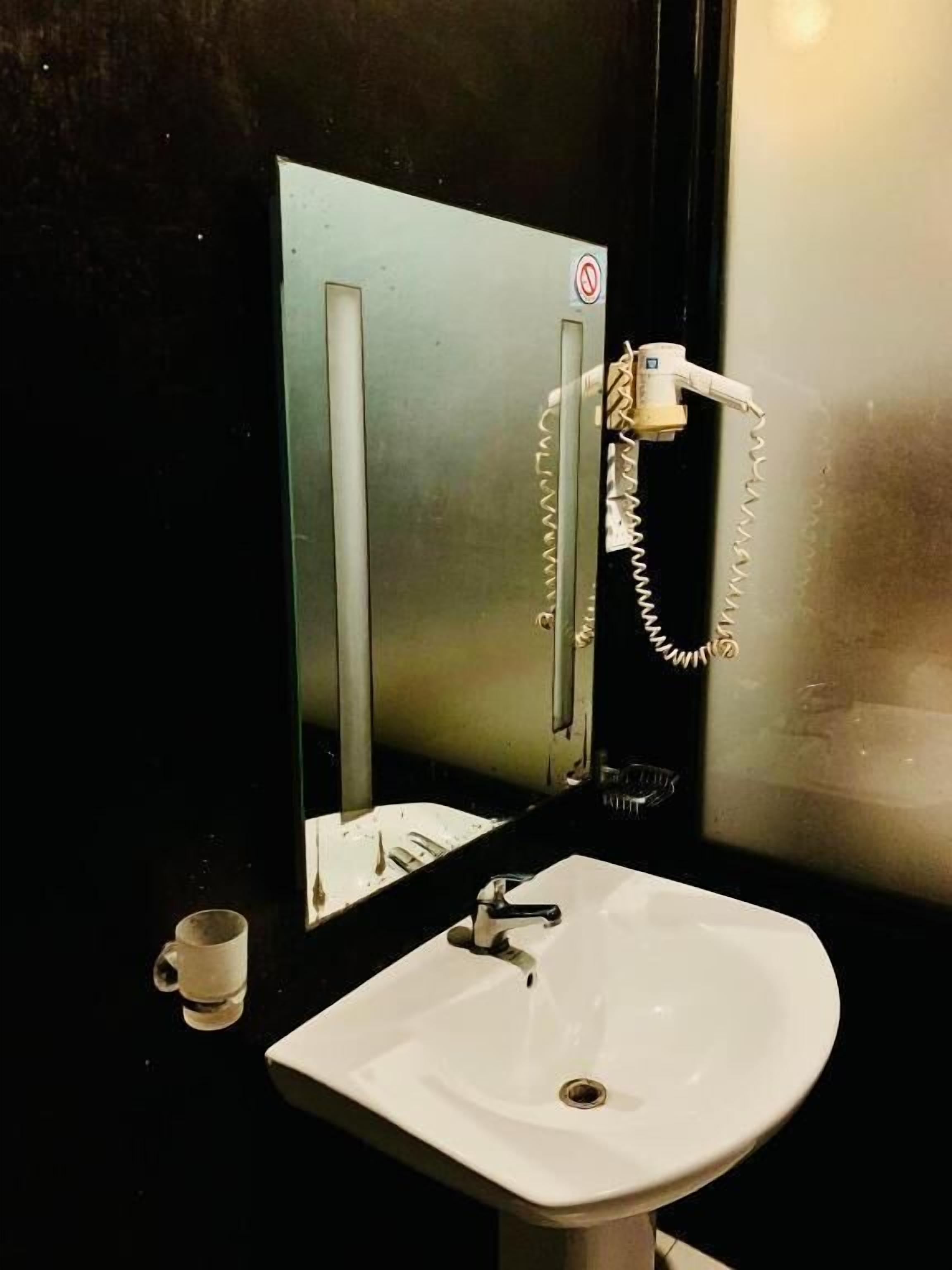 Family Triple Room, Balcony, Garden View | Bilik Mandi | Pancuran mandi, kelengkapan dandanan diri percuma, pengering rambut 