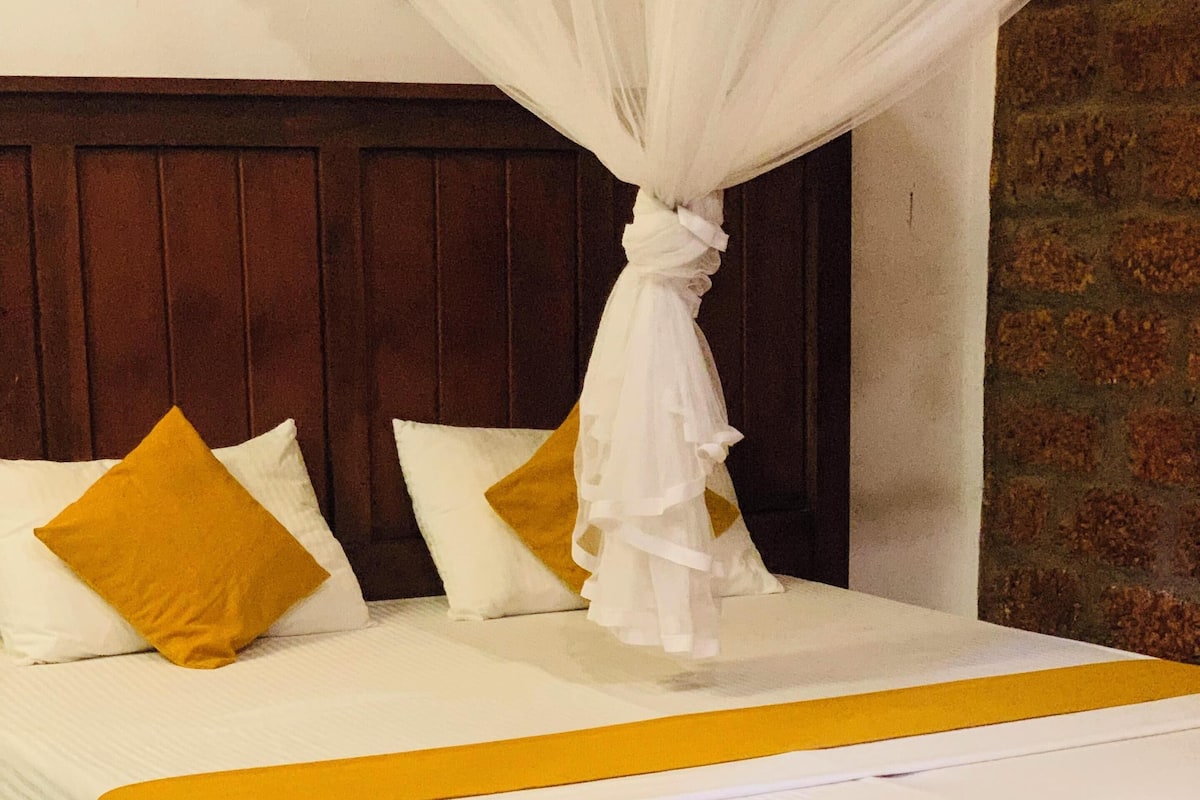 デスク、ノートパソコン用作業スペース、アイロン / アイロン台